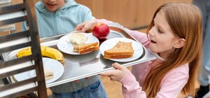 Бесплатные горячие обеды в школах Украины: что известно о программе для учащихся